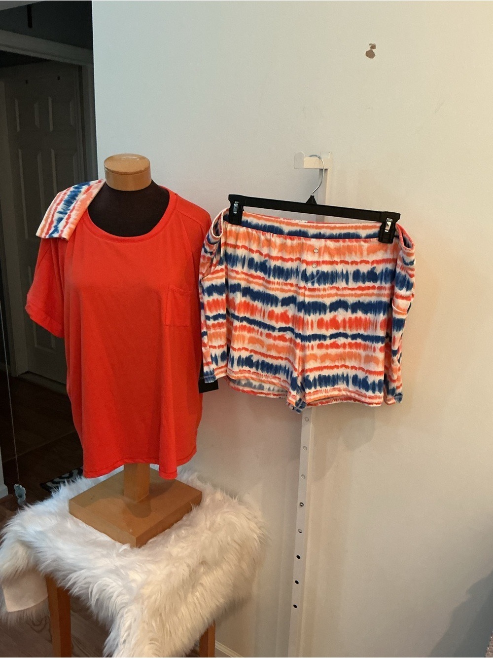 Cuddl Duds 2X Plus Size Lounge Set Coral Tie Dye Shorts Top & Matching Headband - Picture 9 of 14